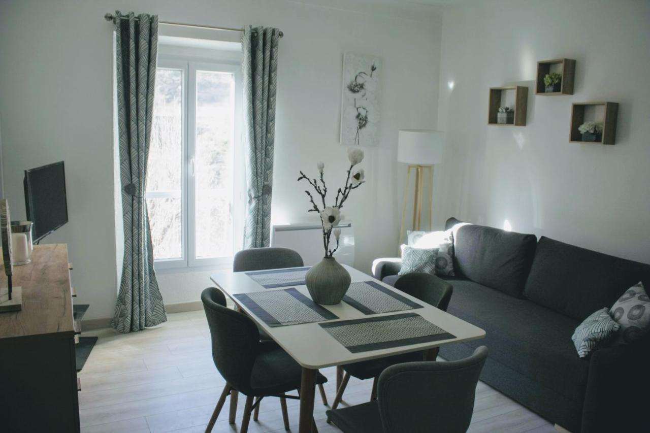 Charmant Appartement Au Coeur Des Gres D Annot Eksteriør billede