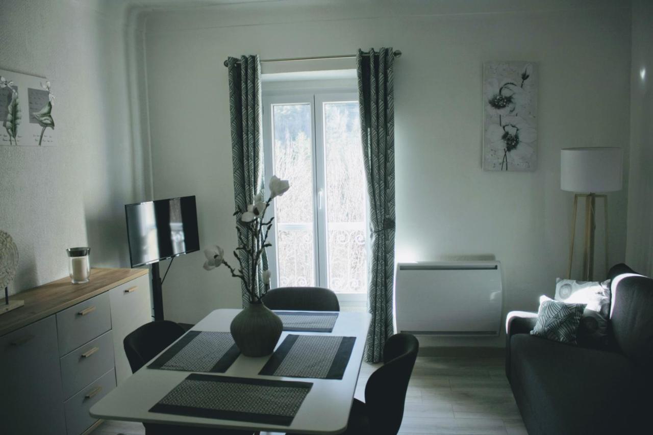 Charmant Appartement Au Coeur Des Gres D Annot Eksteriør billede